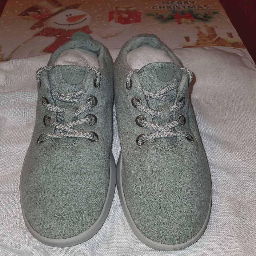 Allbirds Wool Runners| Size 8| Stylish Women's| Walk | cool weather | Mint
